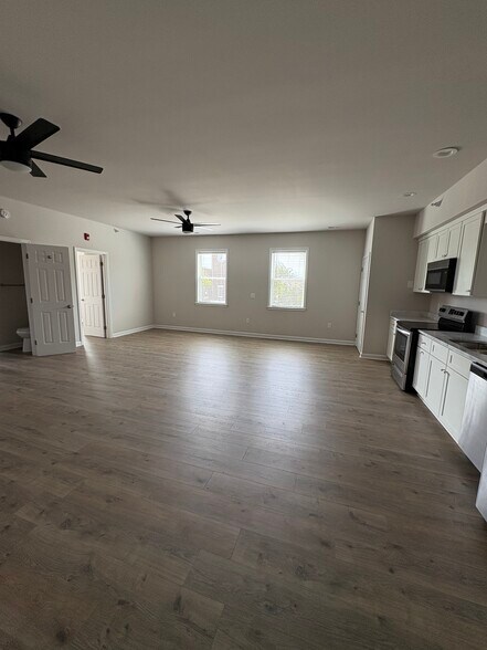 Building Photo - 107 Screven St