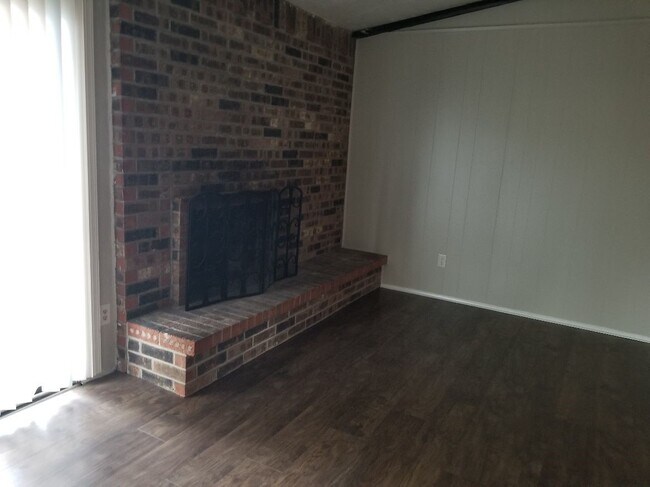 Building Photo - 8002 Knightwood Forest Dr