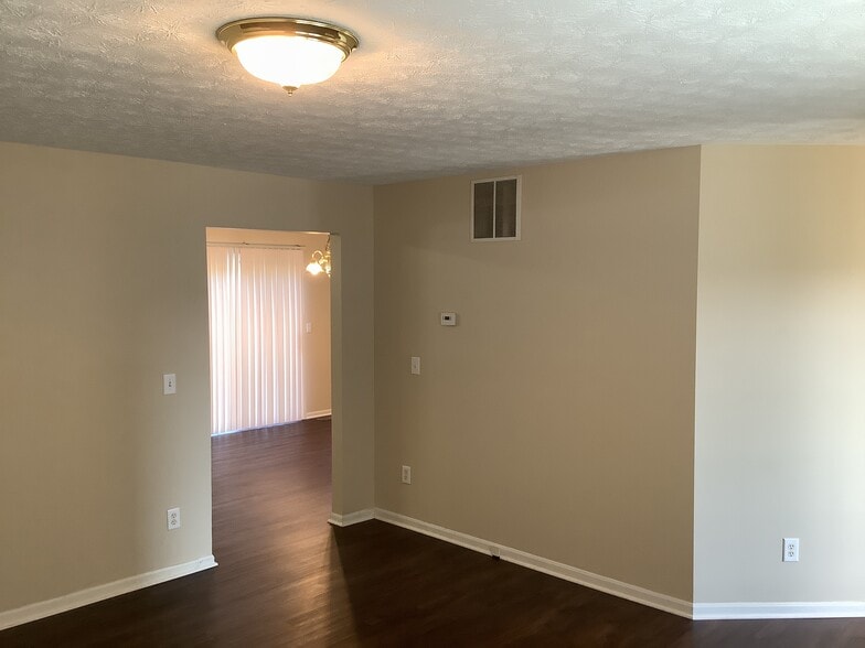 Building Photo - 557 Whispering Pines Pl