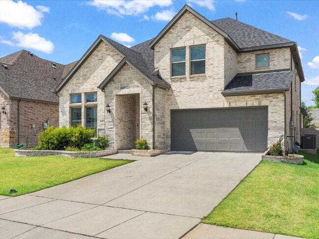 Building Photo - Spacious Home with Soaring Ceilings, Dual ...
