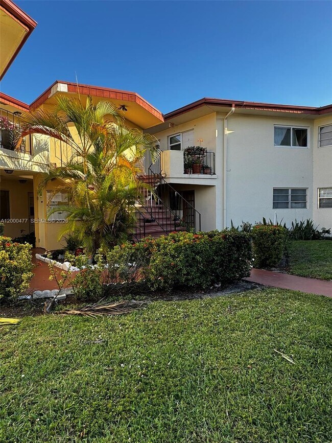 Building Photo - 1601 NE Miami Gardens Dr