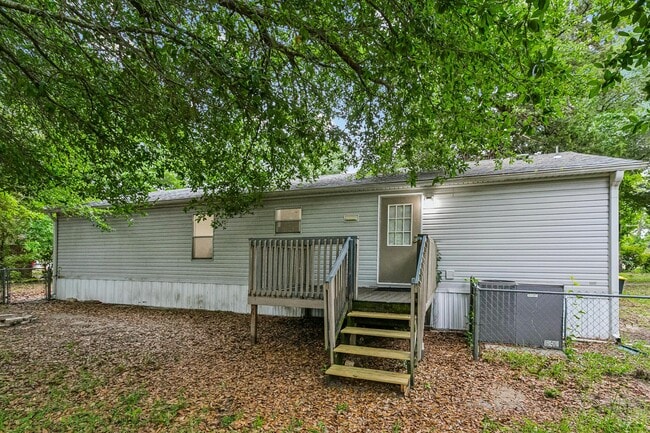 Building Photo - 223 Ajax Dr NW