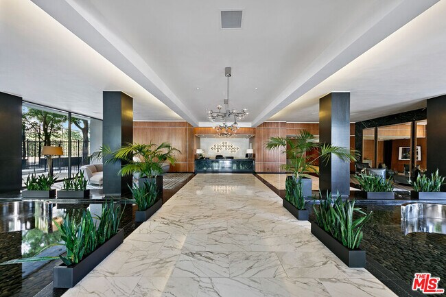 Building Photo - 1100 Alta Loma Rd