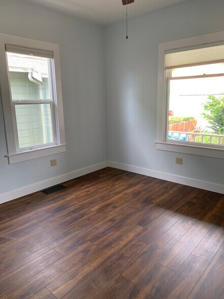 Building Photo - 1065 5th St