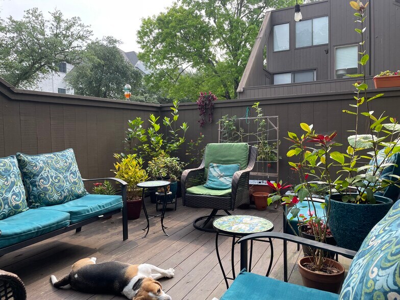 Patio 1 - 107 Litchfield Ln