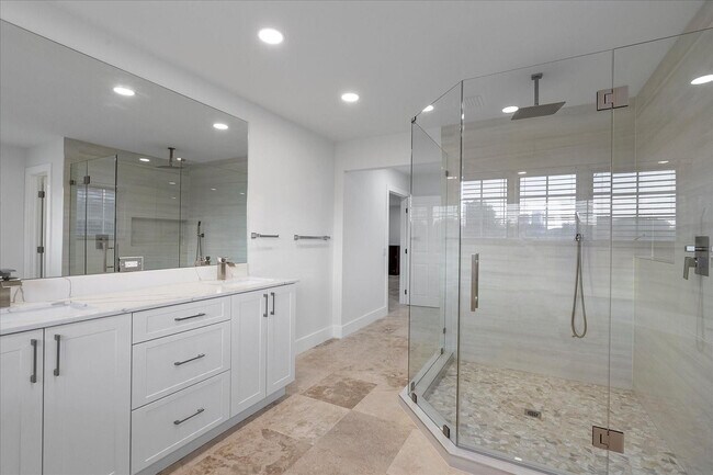 Building Photo - 1421 Ponce de Leon Dr