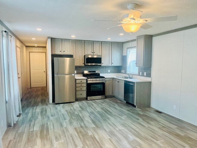 Building Photo - 300 Forrest Ave