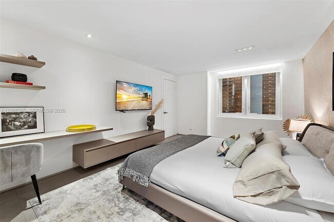 Building Photo - 2301 Collins Ave