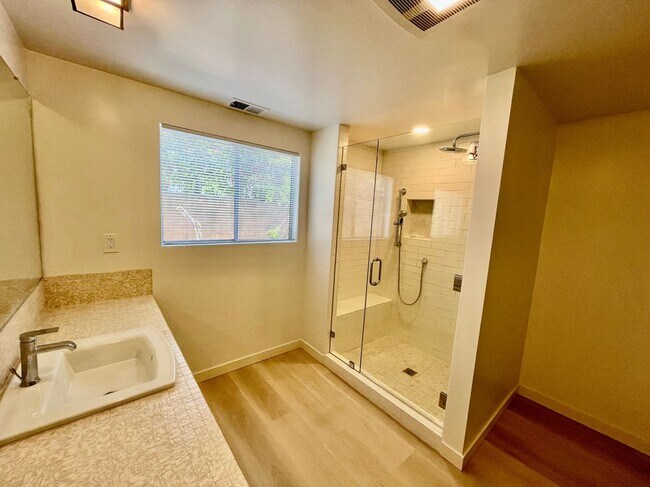 Building Photo - 16641 Park Ln Cir