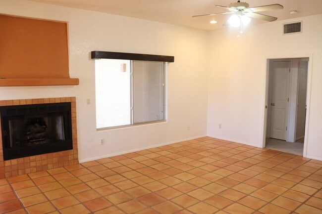 Building Photo - Santa Fe Style Home