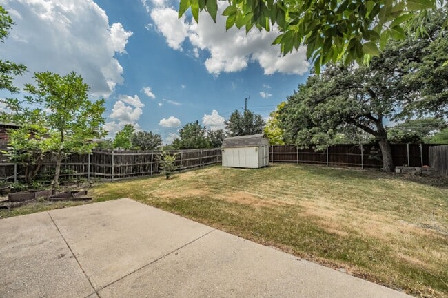 Building Photo - 3327 Clydesdale Dr