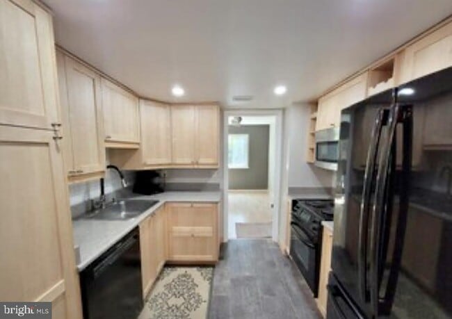 Building Photo - 1415 Greenmont Ct