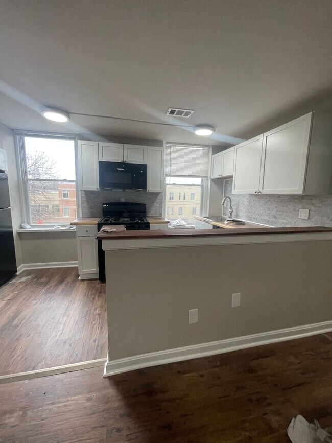 Building Photo - 230 S Negley Ave