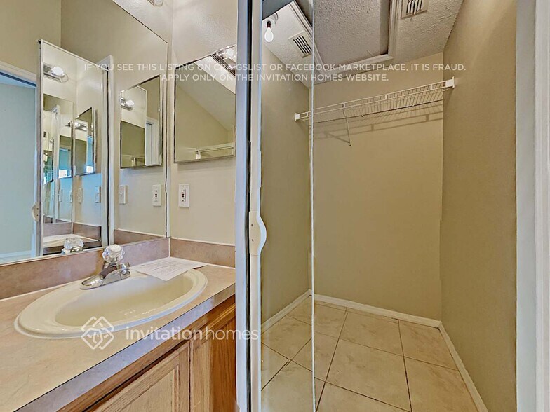 Building Photo - 13205 Glenbarrow Ct