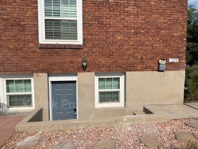 Building Photo - 1109 E 400 S