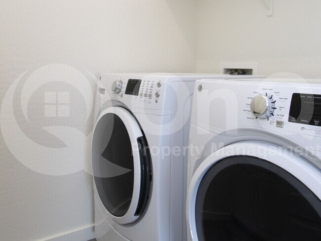 Building Photo - 1222 E La Mirada Dr