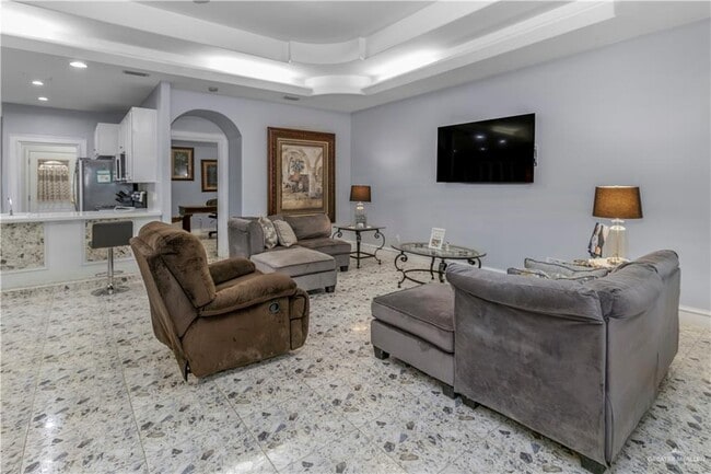 Building Photo - 20 Easy St