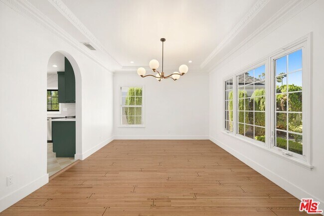 Building Photo - 211 S Formosa Ave