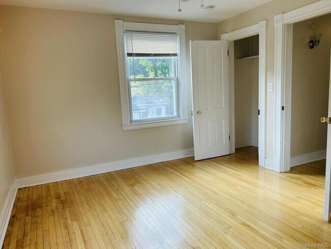 Building Photo - 22 Cozzens Ave