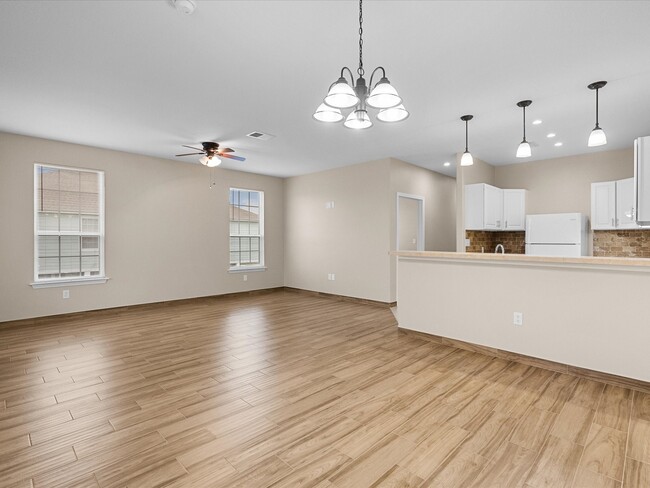 Building Photo - 533 12th St