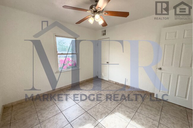 Building Photo - 2Bed/1Bath House at AZ-202/24th St! Ready for Immediate Move-In! -- NO HOA! RV PARKING!