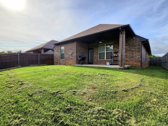 Building Photo - 2400 Frisco Way