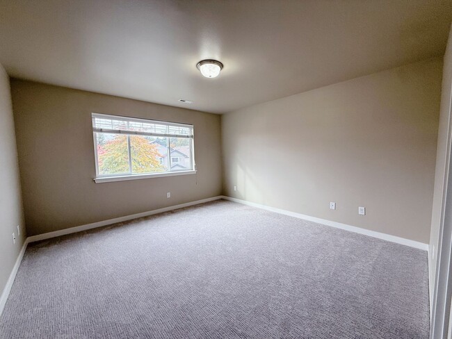 Building Photo - Charming 3bed/2.5 bath House!