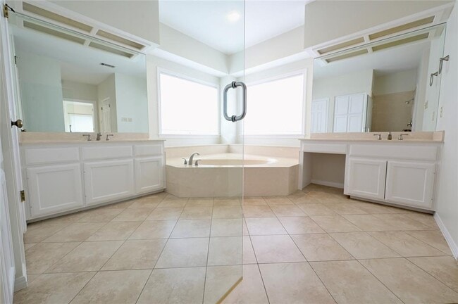 Building Photo - 7602 Bellflower Cove