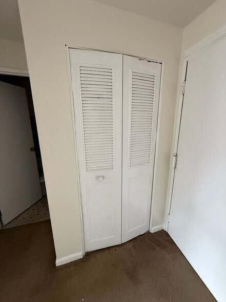 Building Photo - 16 Niles St