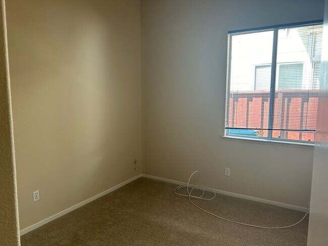 Building Photo - Beautiful 3 Bedroom, 2 Bath Brentwood Home