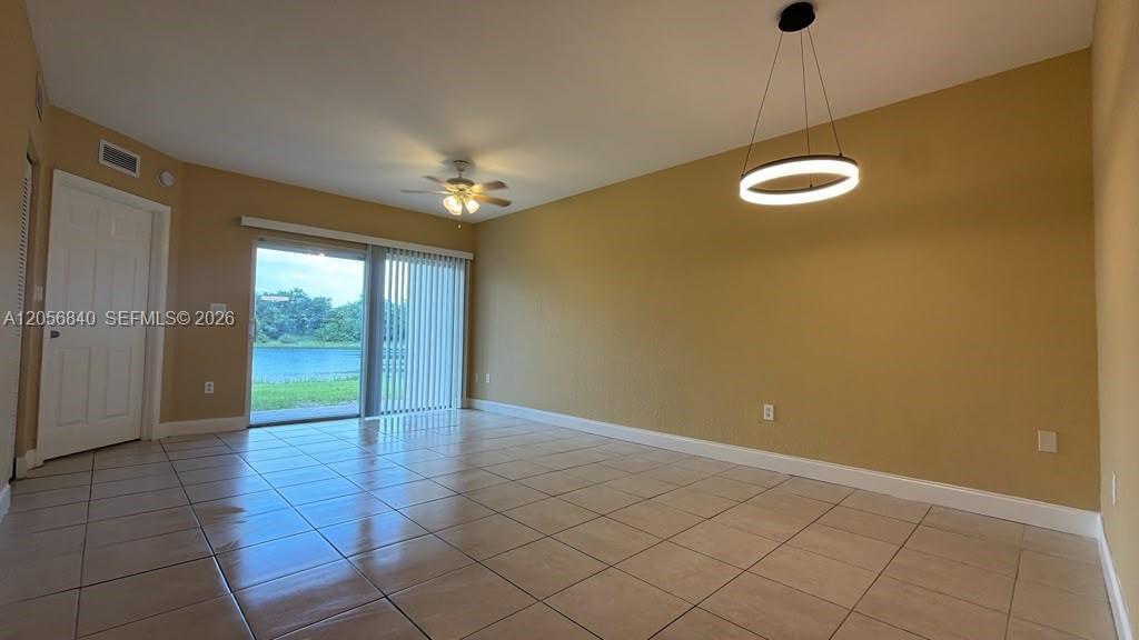 Building Photo - 1133 Golden Lakes Blvd