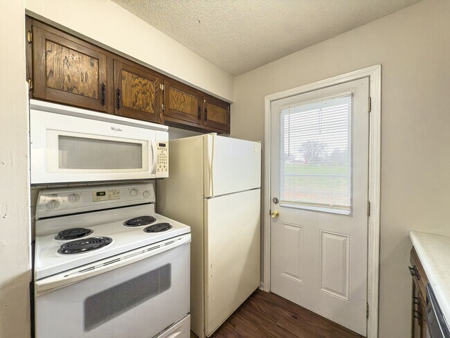 Building Photo - 2523-2523 E Morris Dr