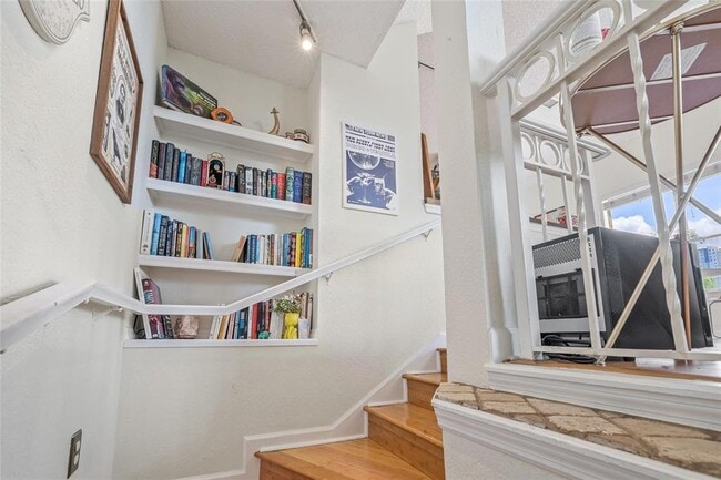 Building Photo - 740 Mainsail Dr