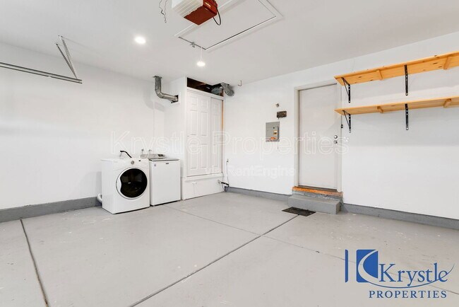 Building Photo - 530 N Regatta Dr