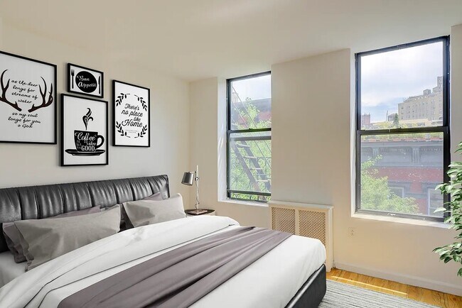 Building Photo - 2 Bank St