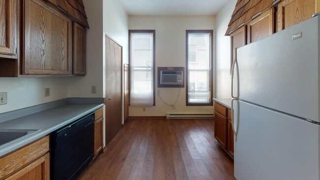 Building Photo - 11 E Gilman St