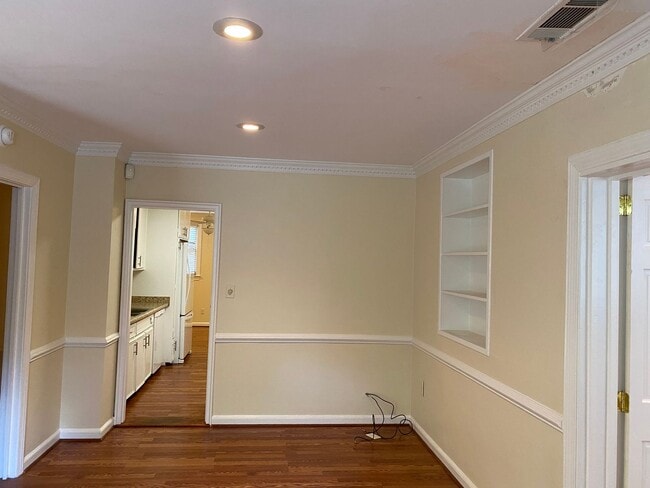 Building Photo - Forest Acres