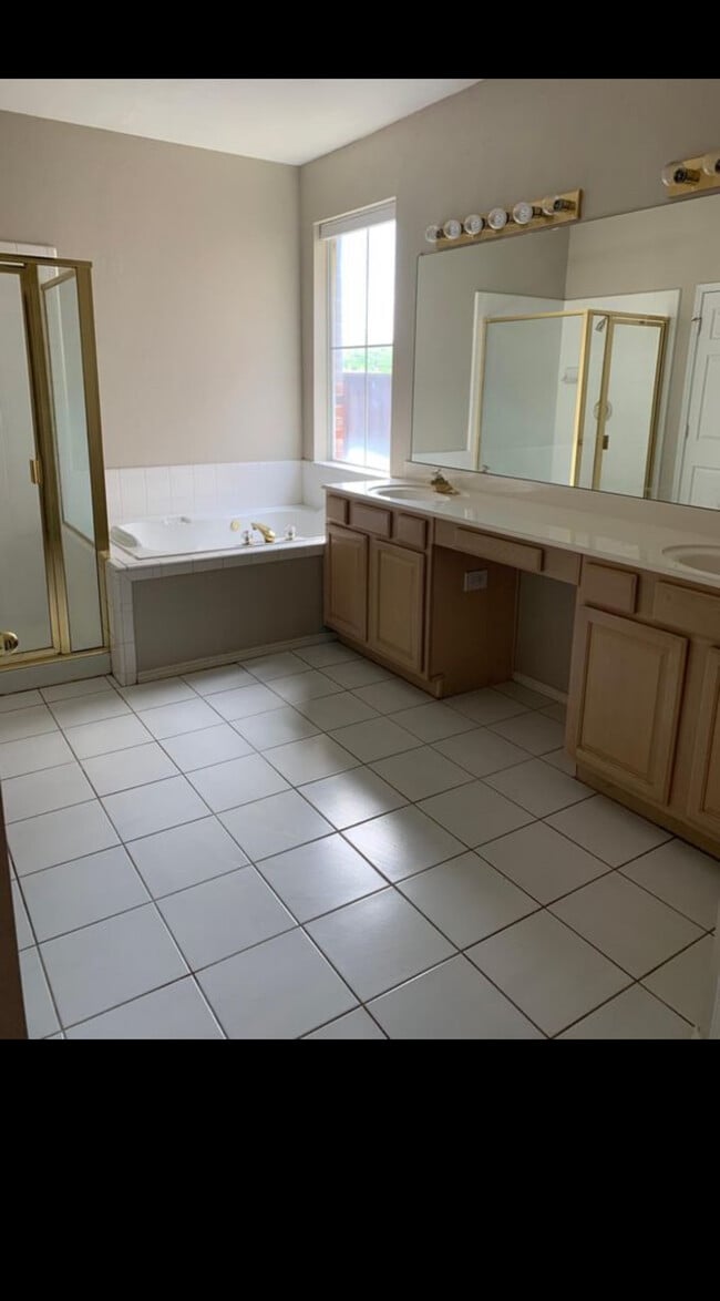 Building Photo - 3416 Chapelwood Dr