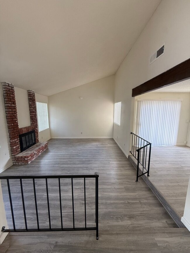 Building Photo - Spacious 4-Bedroom Home in Northeast Bakersfield