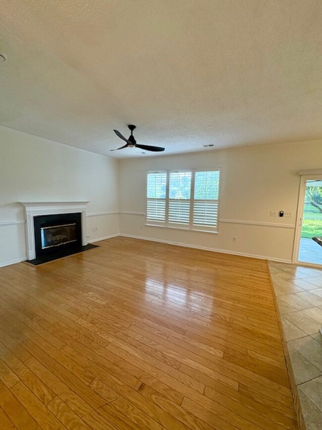 Building Photo - Lovely Updated Home in Grand Oaks