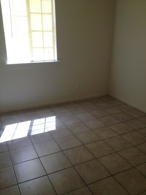 Building Photo - NEW REMODELED