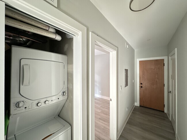 Building Photo - 1138 Oak Ave