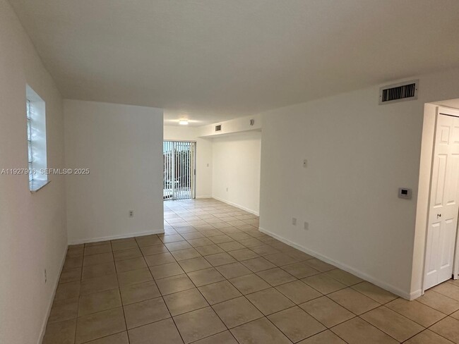 Building Photo - 2911 SE 13th Rd