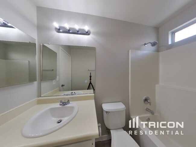 Building Photo - 4548 Little Wren Ln