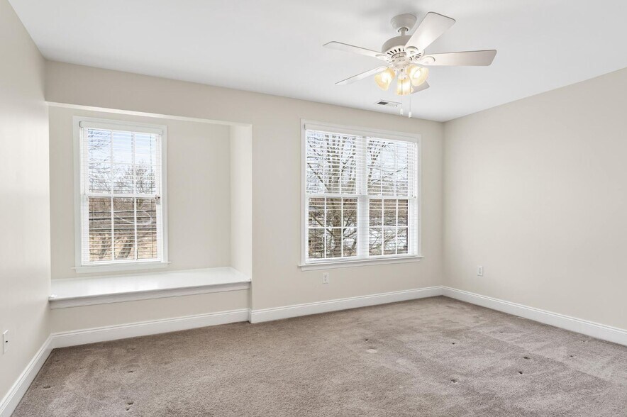 Building Photo - 45 Fenton Ln