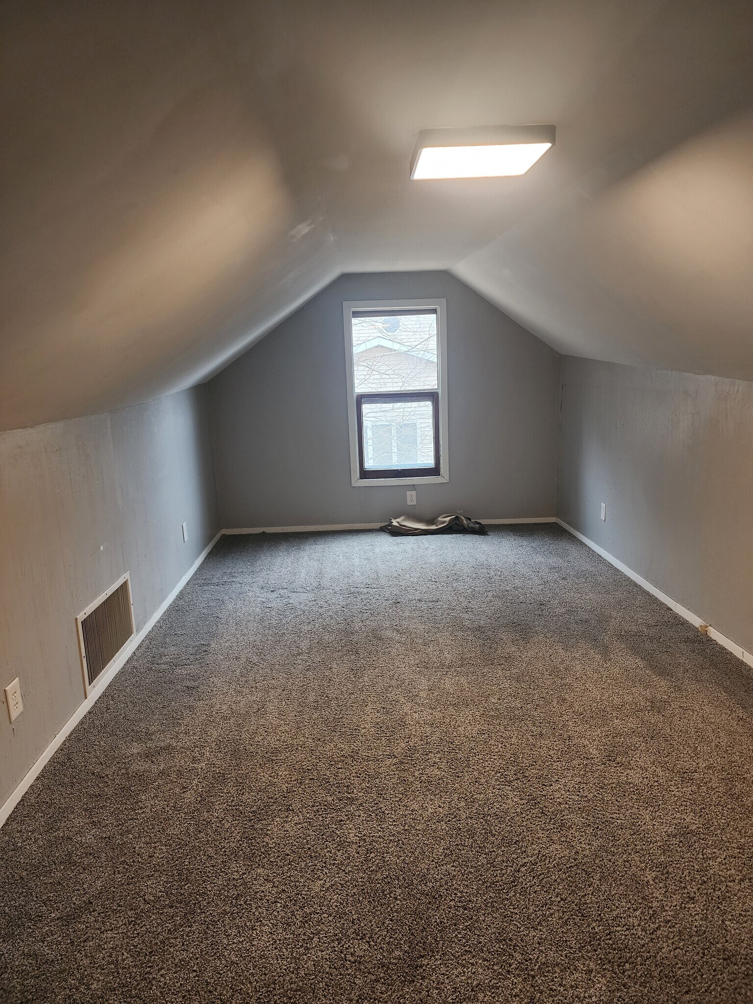 Building Photo - 2744 Pinard St