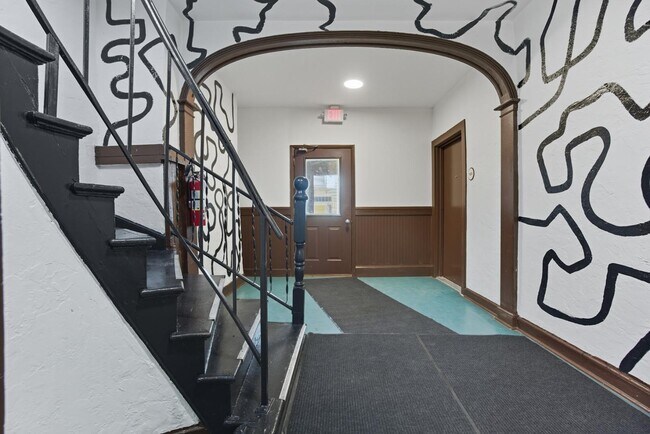 Building Photo - 157 W Washington St