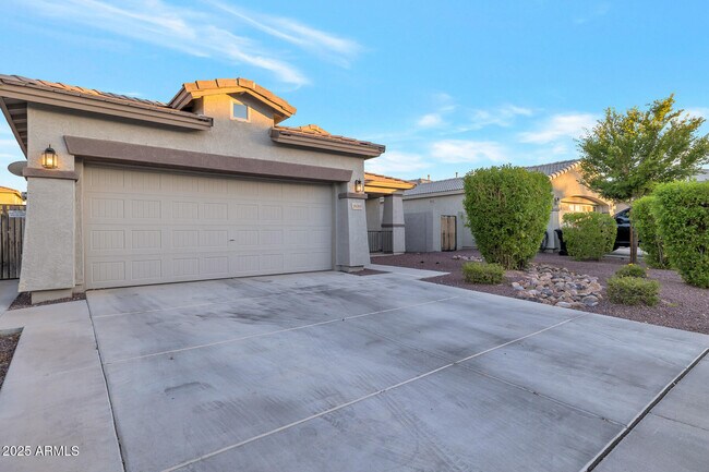 Building Photo - 18069 W Tasha Dr