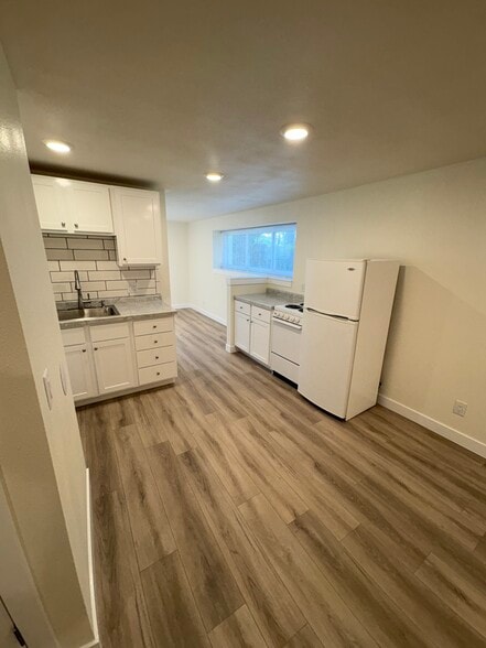 Building Photo - 6120 Strathmore Ln