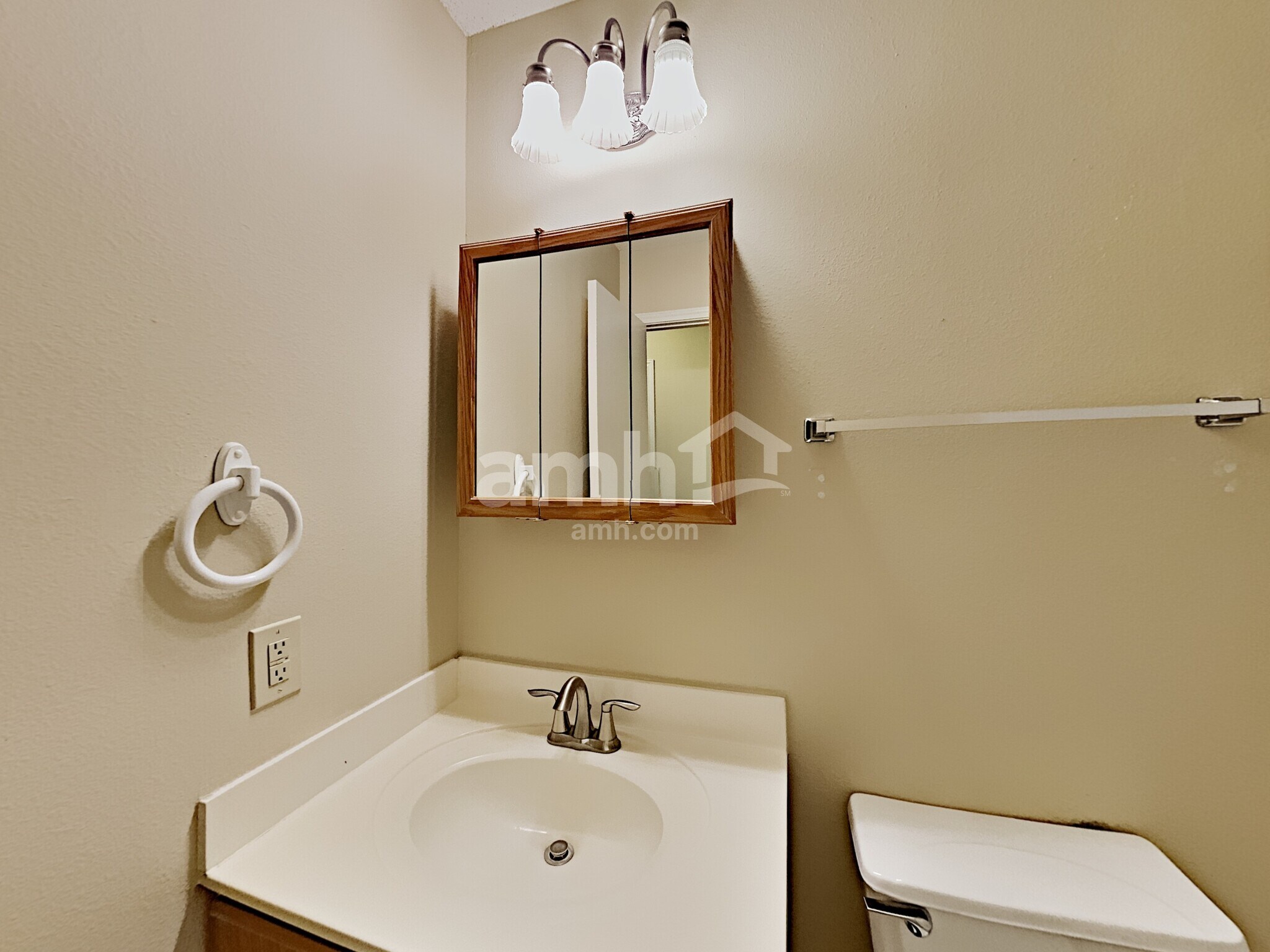 Building Photo - 7206 Knights Haven